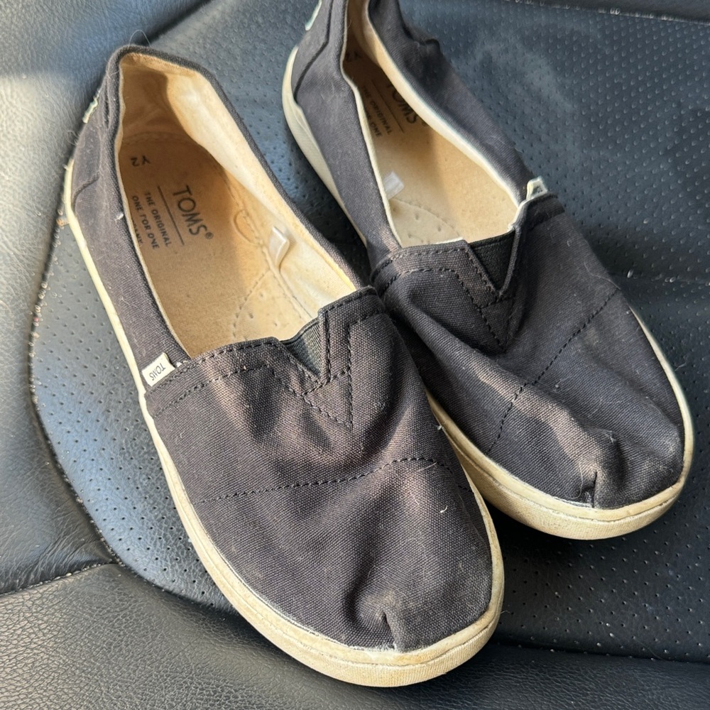 TOMS Classic Black Canvas Slip-Ons size 2 youth.